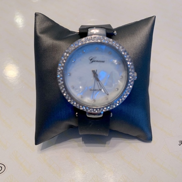 Geneva Fashion Quartz Watch Rhinestone Dial - Picture 2 of 7